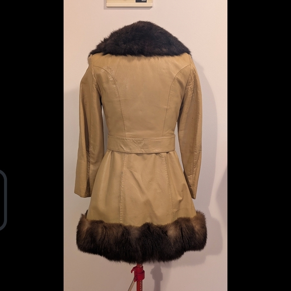 Elegant Tan Fur-Trimmed Women's Coat - Picture 2 of 4